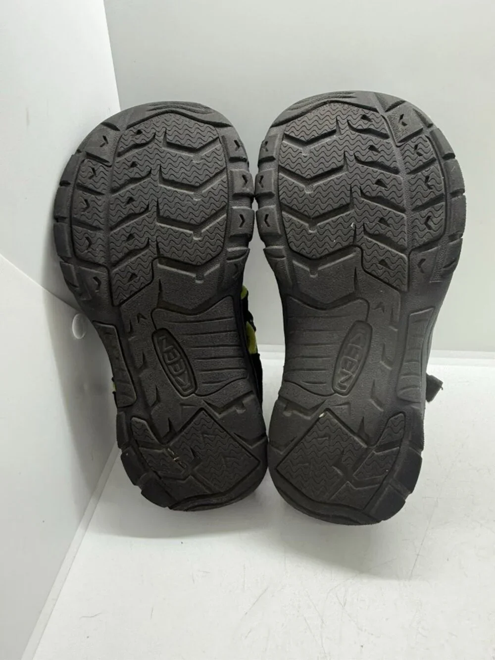 Keen Newport H2 Black Neon Green Hiking Sports Sandals Big Kids Youth 4 US 36 EU